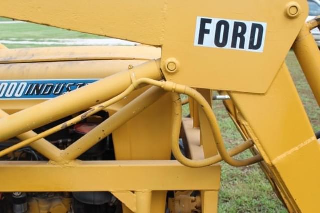 Image of Ford 2000 equipment image 2