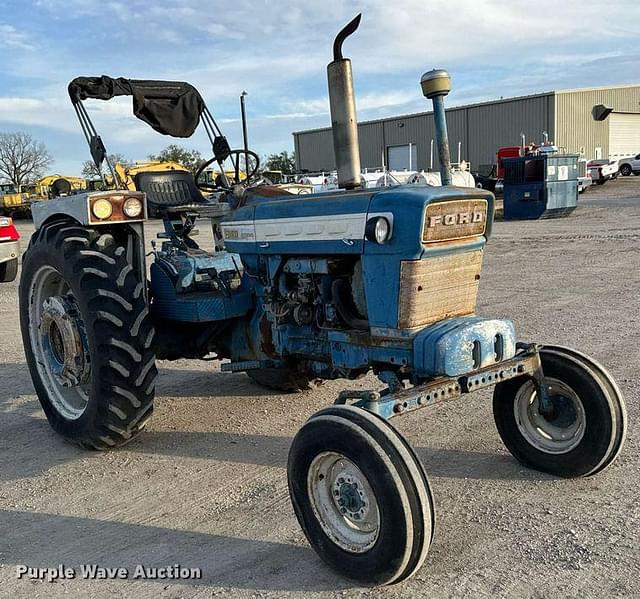 Image of Ford 4000 equipment image 2