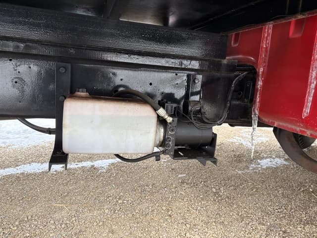 Image of Ford F-600 equipment image 3