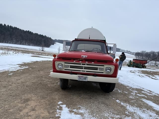 Image of Ford F-600 equipment image 1