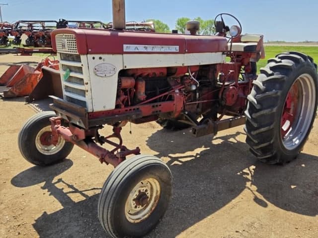 Image of International Harvester 560 equipment image 2