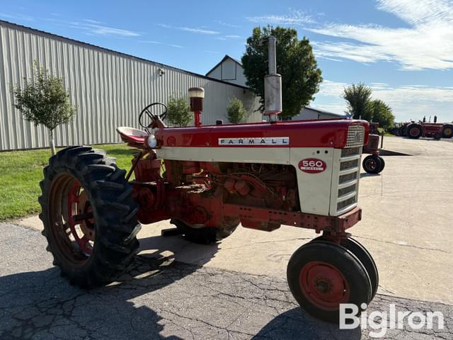Image of Farmall 560  equipment image 2