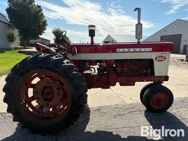 Image of Farmall 560  equipment image 3