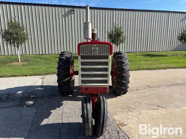 Image of Farmall 560  equipment image 1