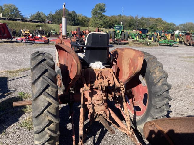Image of International Harvester 404 equipment image 2