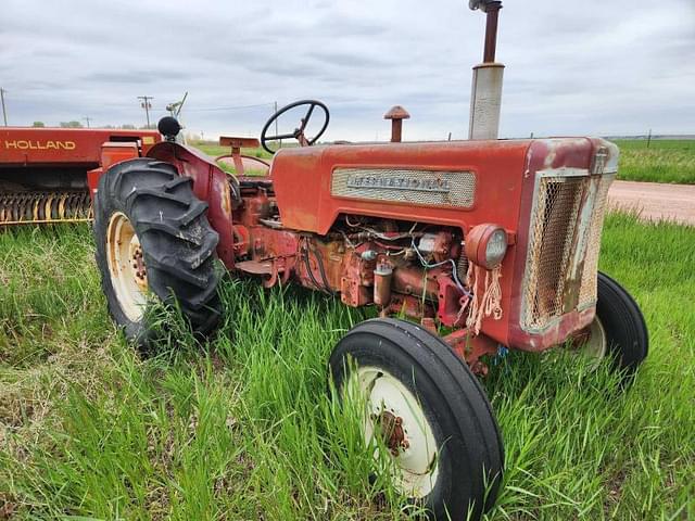 Image of International Harvester B-414 equipment image 1