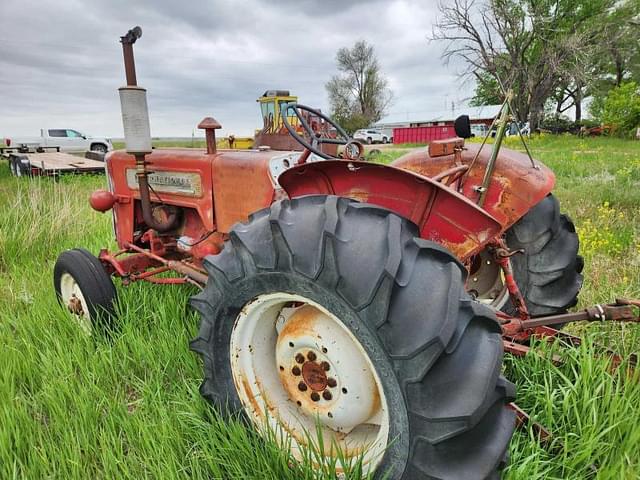 Image of International Harvester B-414 equipment image 3