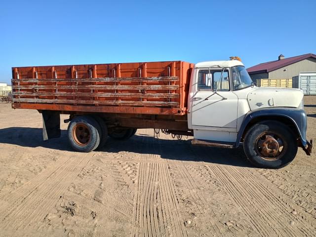 Image of International Loadstar 1600 equipment image 4