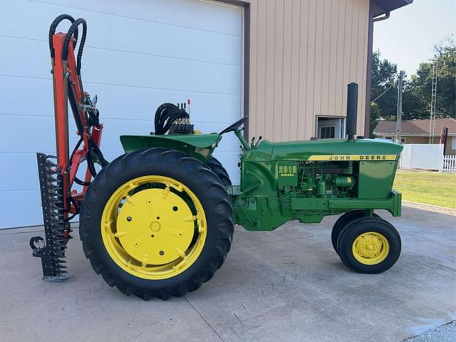 Image of John Deere 2010 equipment image 1