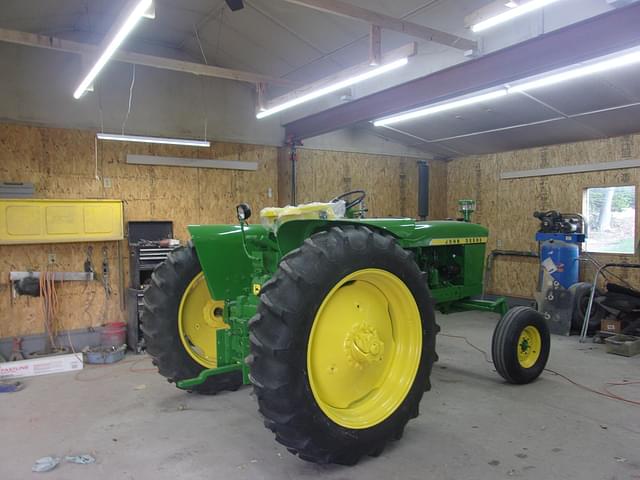 Image of John Deere 2010 equipment image 2
