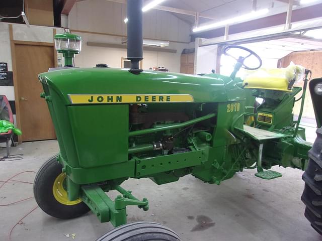 Image of John Deere 2010 equipment image 1
