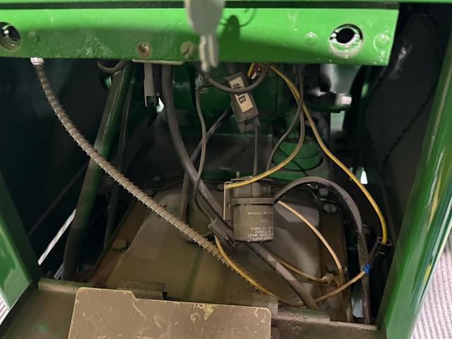 Image of John Deere 2010 equipment image 4