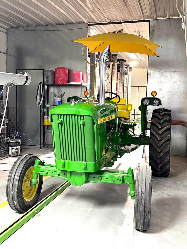 Image of John Deere 2010 equipment image 1