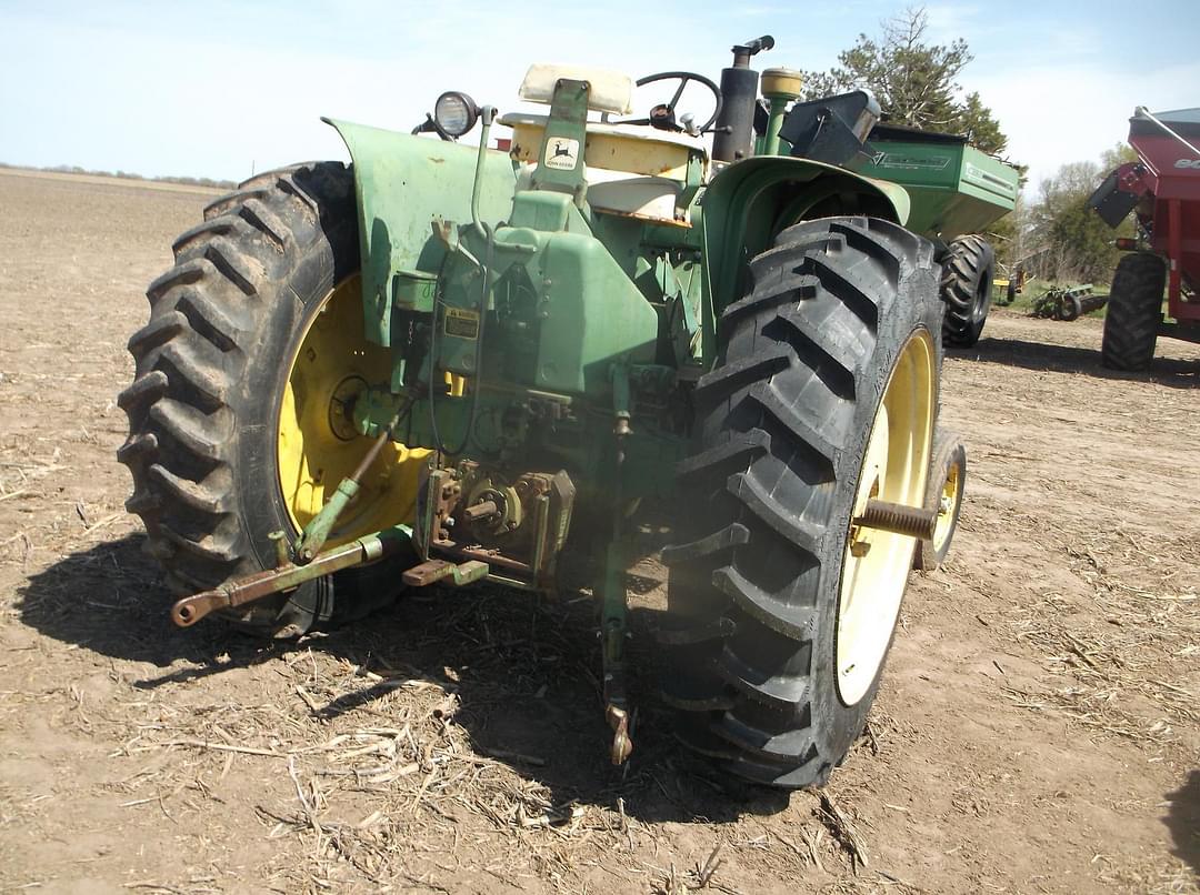 Image of John Deere 3010 Image 1
