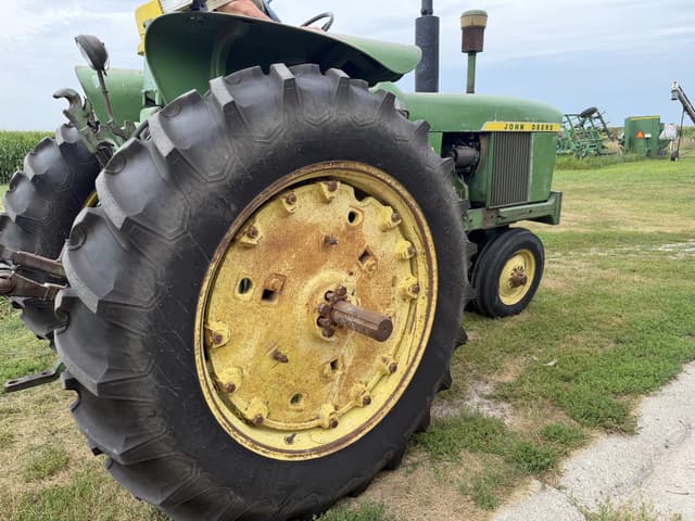 Image of John Deere 3010 equipment image 3