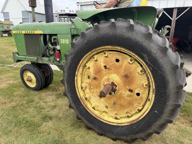 Image of John Deere 3010 equipment image 2