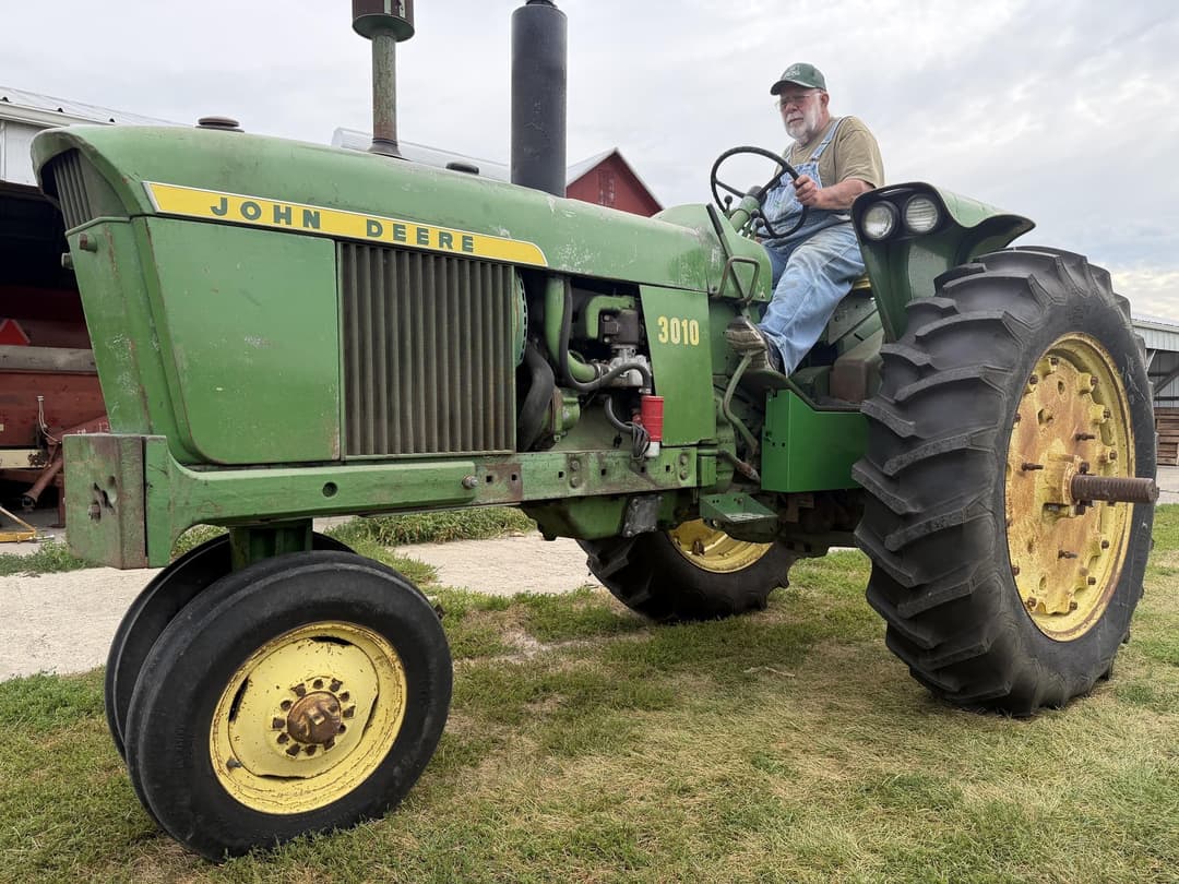 Image of John Deere 3010 Primary image