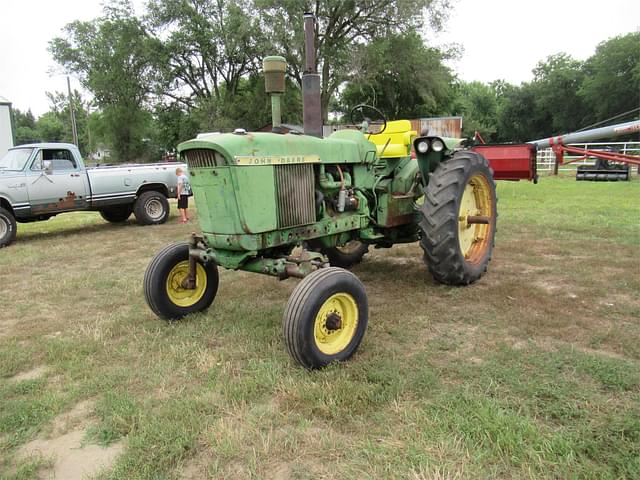 Image of John Deere 3010 equipment image 2