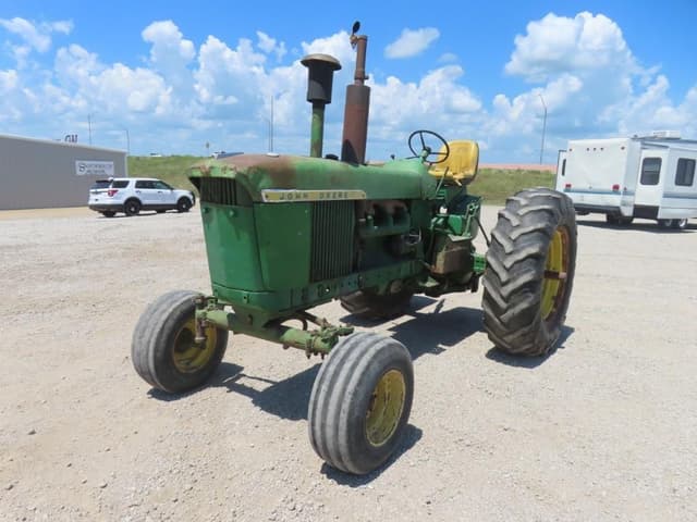 Image of John Deere 4010 equipment image 1