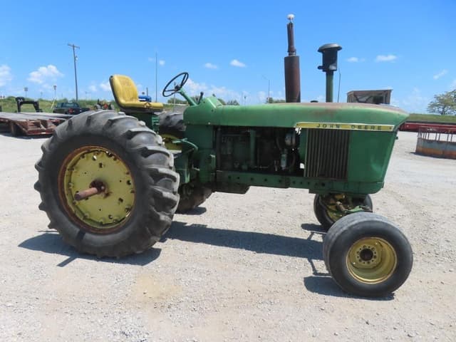 Image of John Deere 4010 equipment image 4