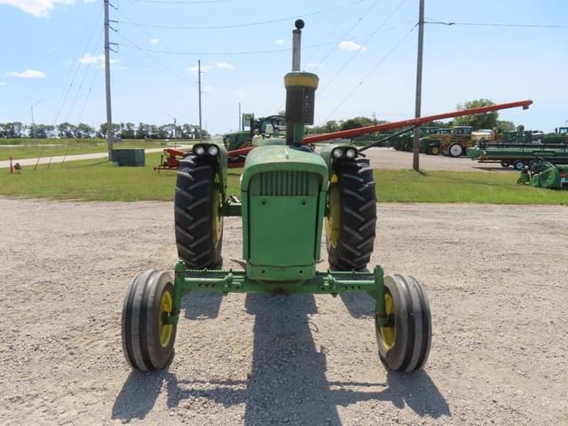 Image of John Deere 4010 equipment image 2