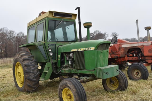 Image of John Deere 4010 equipment image 2