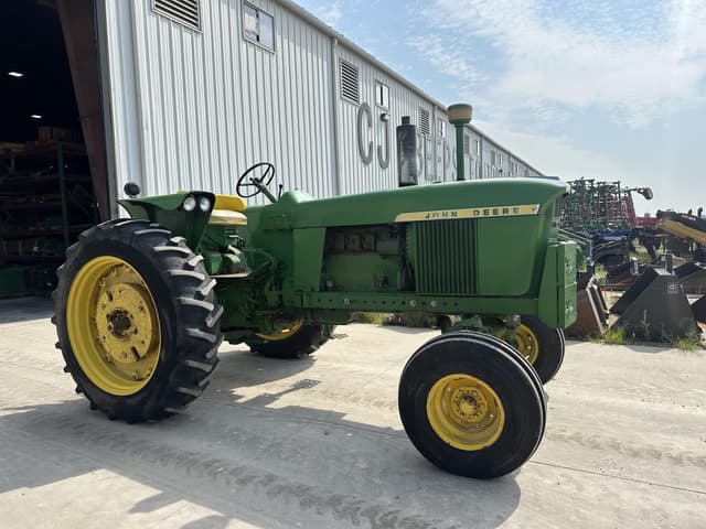 Image of John Deere 4010 equipment image 1