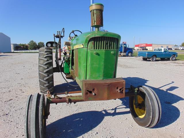 Image of John Deere 4010 equipment image 2