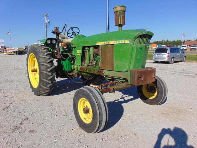 Image of John Deere 4010 equipment image 1