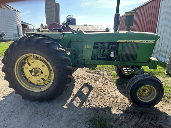 Image of John Deere 4010 equipment image 3