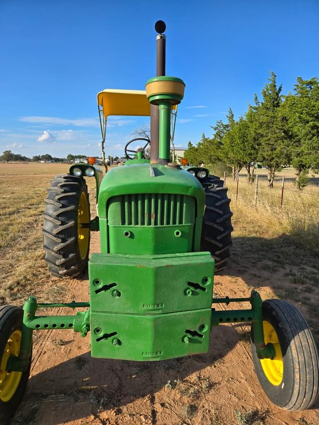 Image of John Deere 4010 equipment image 3