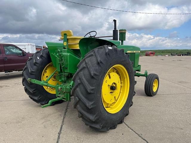 Image of John Deere 4010 equipment image 2