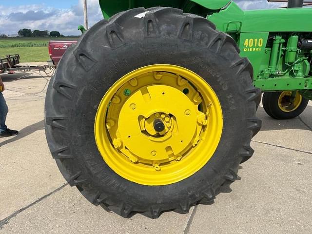 Image of John Deere 4010 equipment image 3