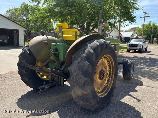 Image of John Deere 4010 equipment image 4