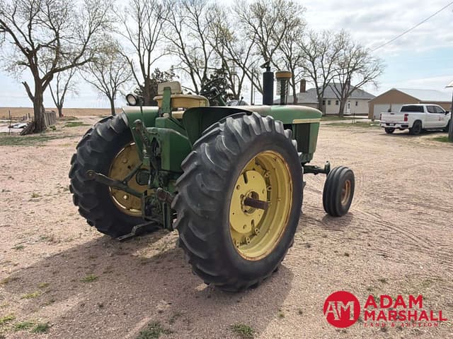 Image of John Deere 4010 equipment image 4