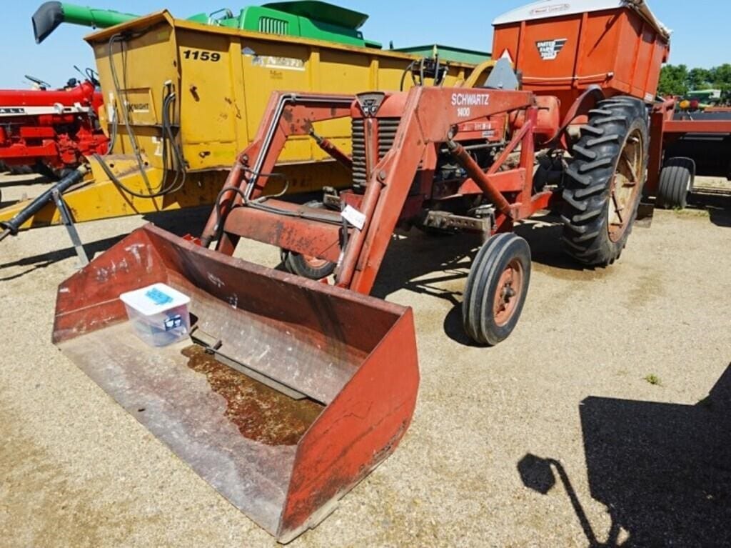 1962 Massey Ferguson 65 Equipment Image0