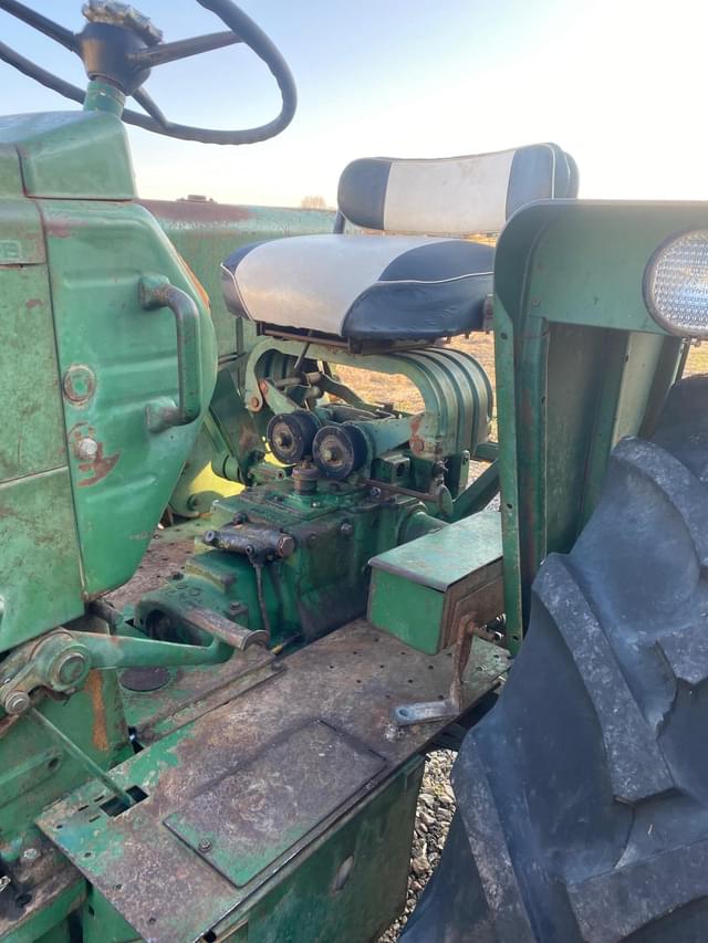 Image of Oliver 1600 equipment image 3