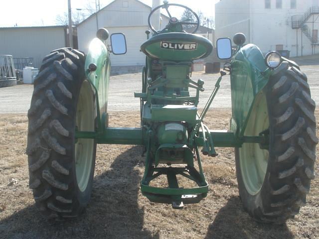 Image of Oliver 770 equipment image 4