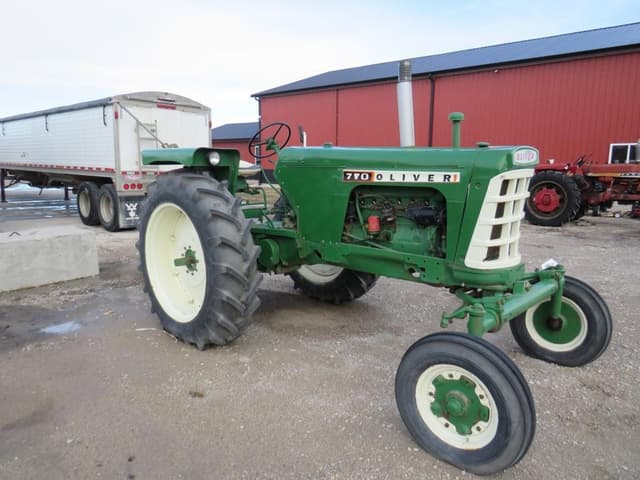 Image of Oliver 770 equipment image 2