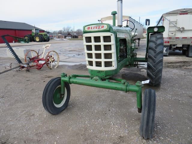 Image of Oliver 770 equipment image 1