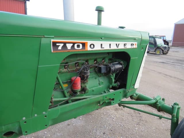 Image of Oliver 770 equipment image 4