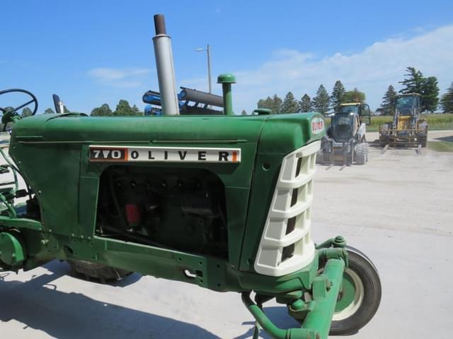 Image of Oliver 770 equipment image 3