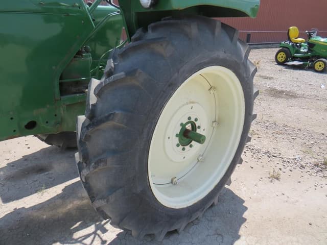 Image of Oliver 770 equipment image 1