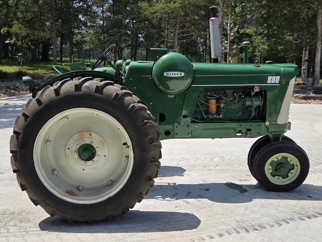 Image of Oliver 880 equipment image 3