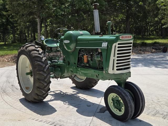 Image of Oliver 880 equipment image 2