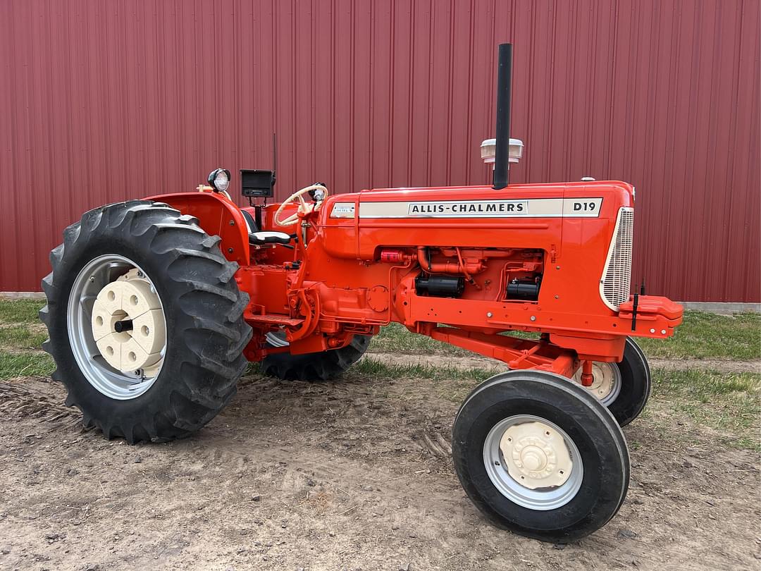Image of Allis Chalmers D19 Primary image