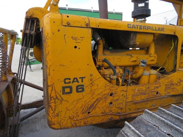 Image of Caterpillar D6 equipment image 2