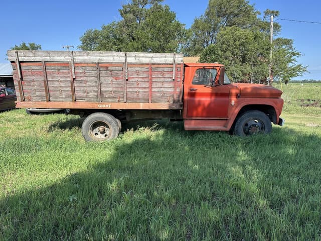 Image of Chevrolet 60 equipment image 3