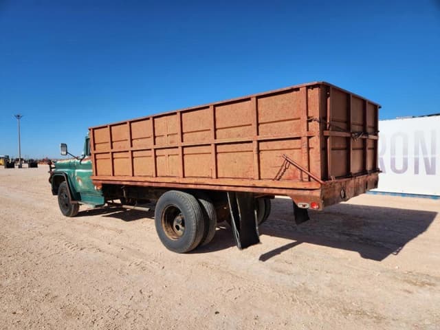 Image of Chevrolet 60 equipment image 2