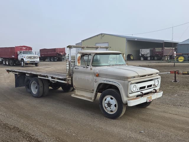 Image of Chevrolet C60 equipment image 1